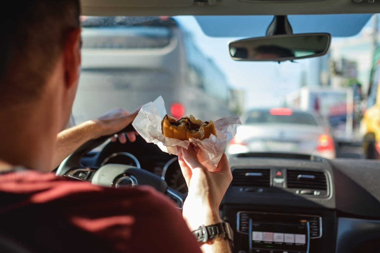 Is It Illegal to Eat and Drive in Tampa, Florida?