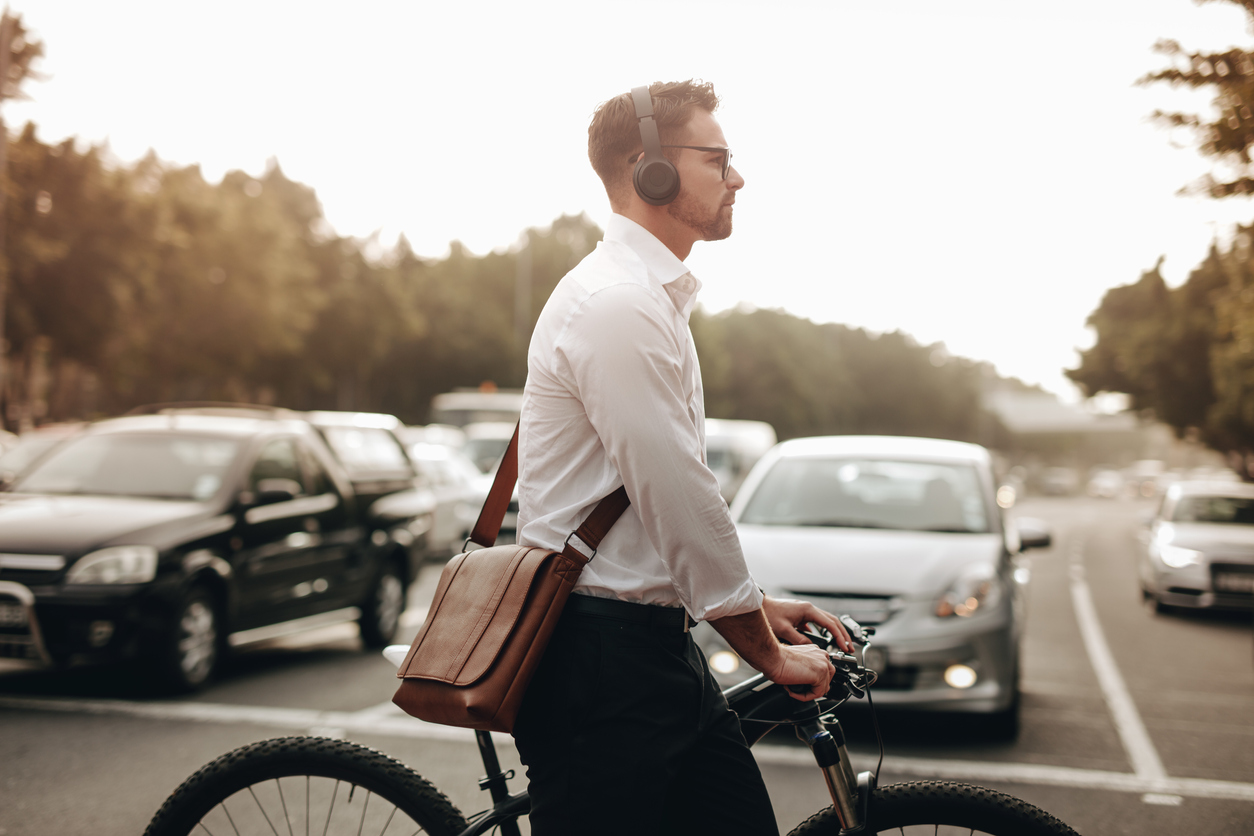 Can a Cyclist Wear Headphones While Riding a Bike in Florida?