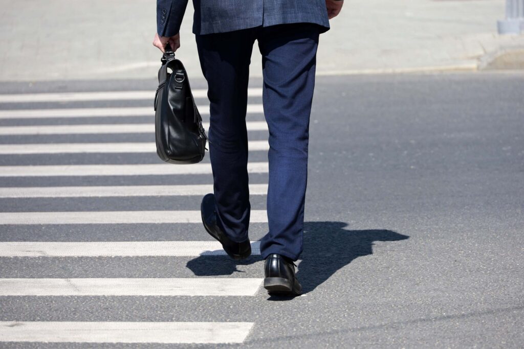 Pedestrian crossing a street, represented by Safety Harbor pedestrian accident lawyers.